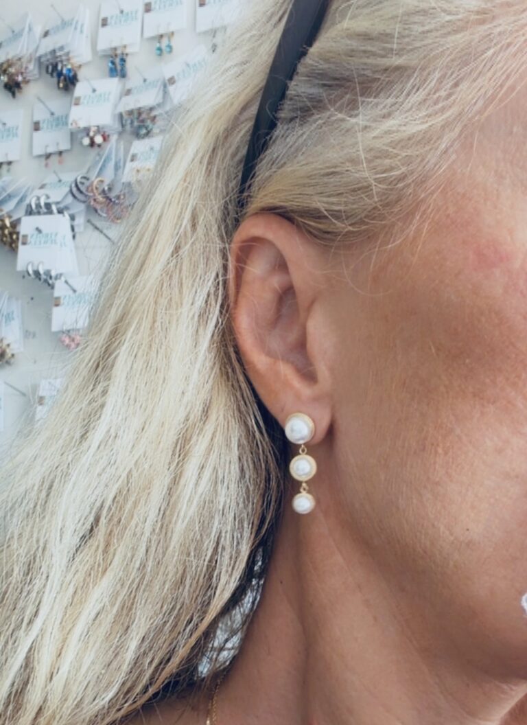 PEARL ON HOOP EARRINGS