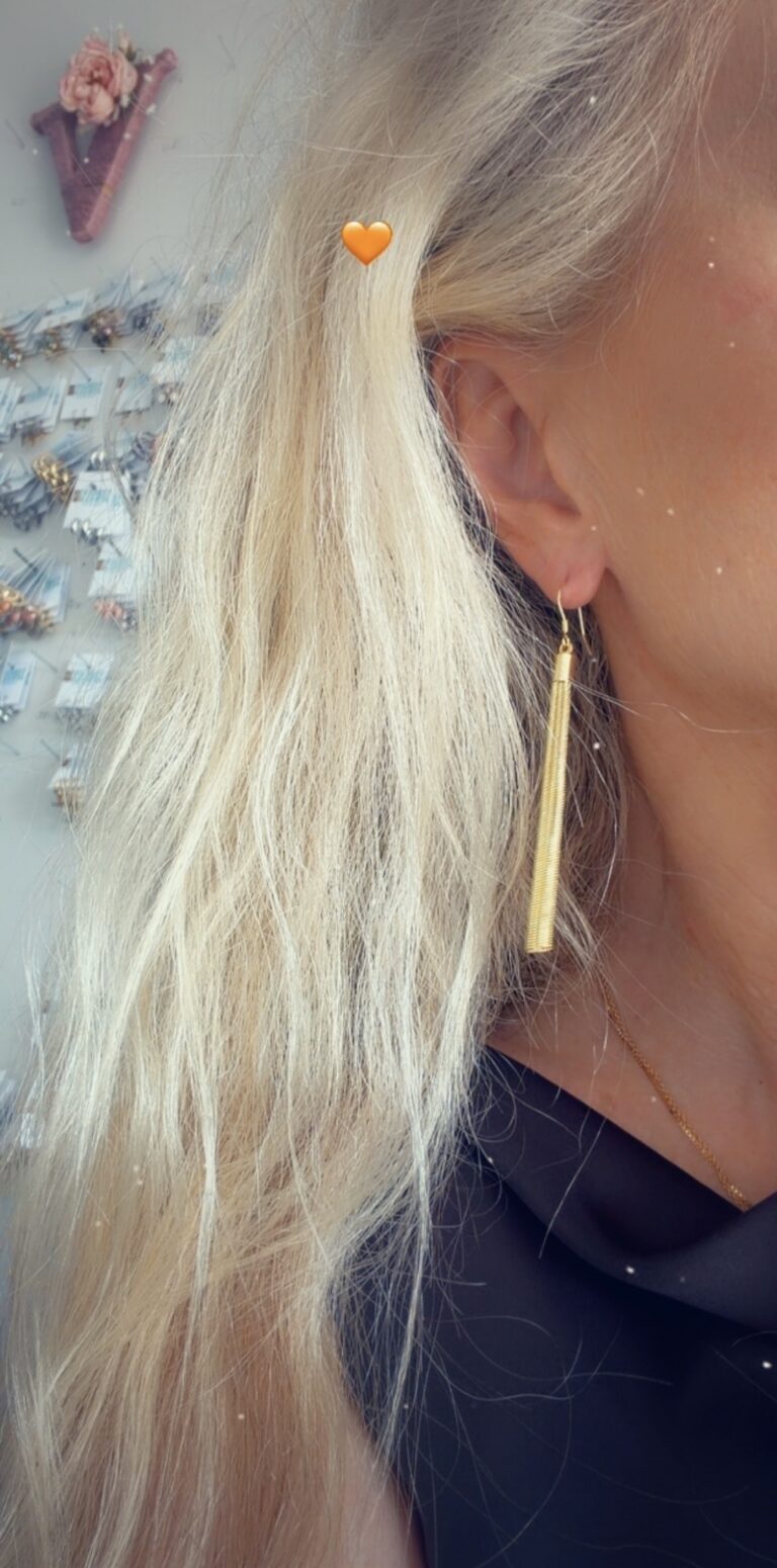 THREAD EARRINGS